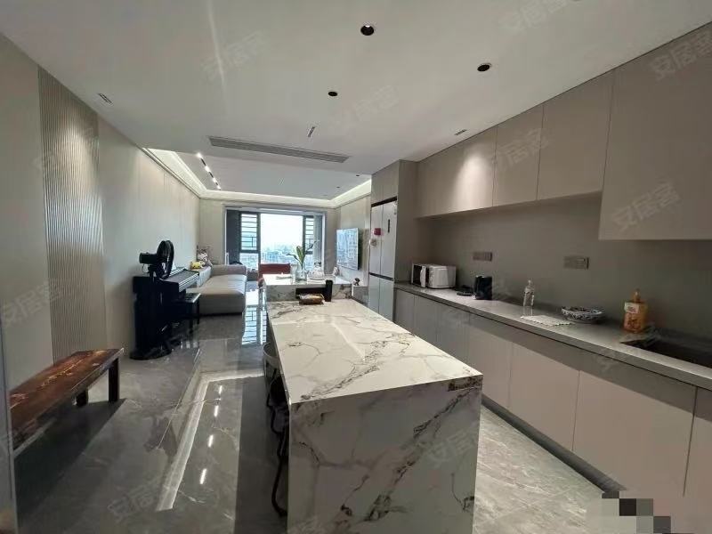 捡漏，绿地香格里拉，精装好楼层，三开间朝南，开放式厨房加导台，全屋中央空调，大落地窗