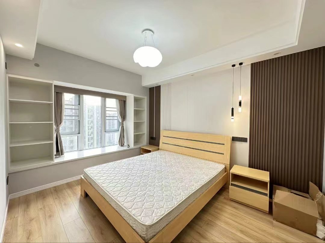 碧桂园.精装三房两厅两卫.买房送车位.证件满二.看房方便