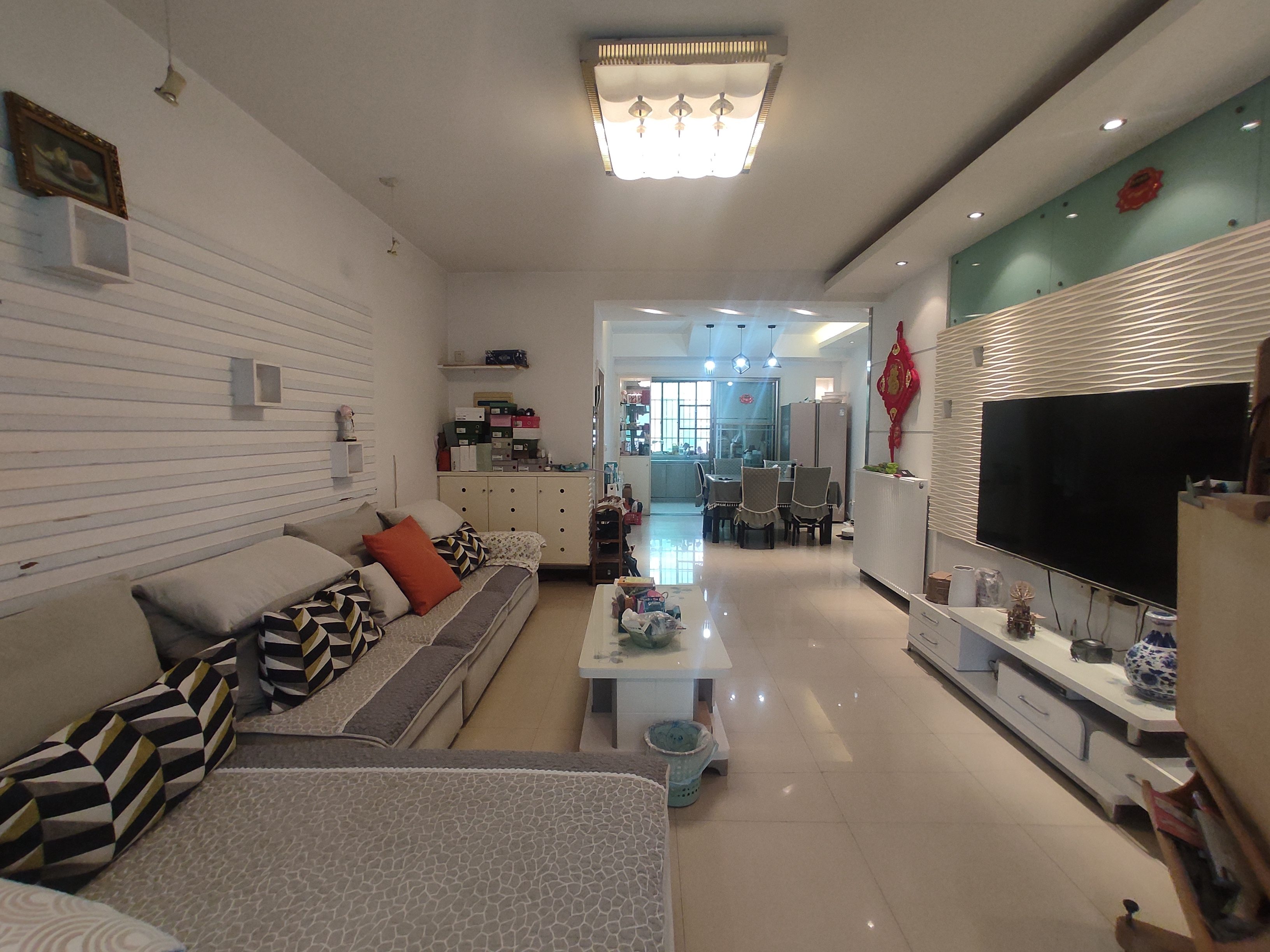 青青家园  全屋暖气片 送地下室  装修成色新  小区环境好