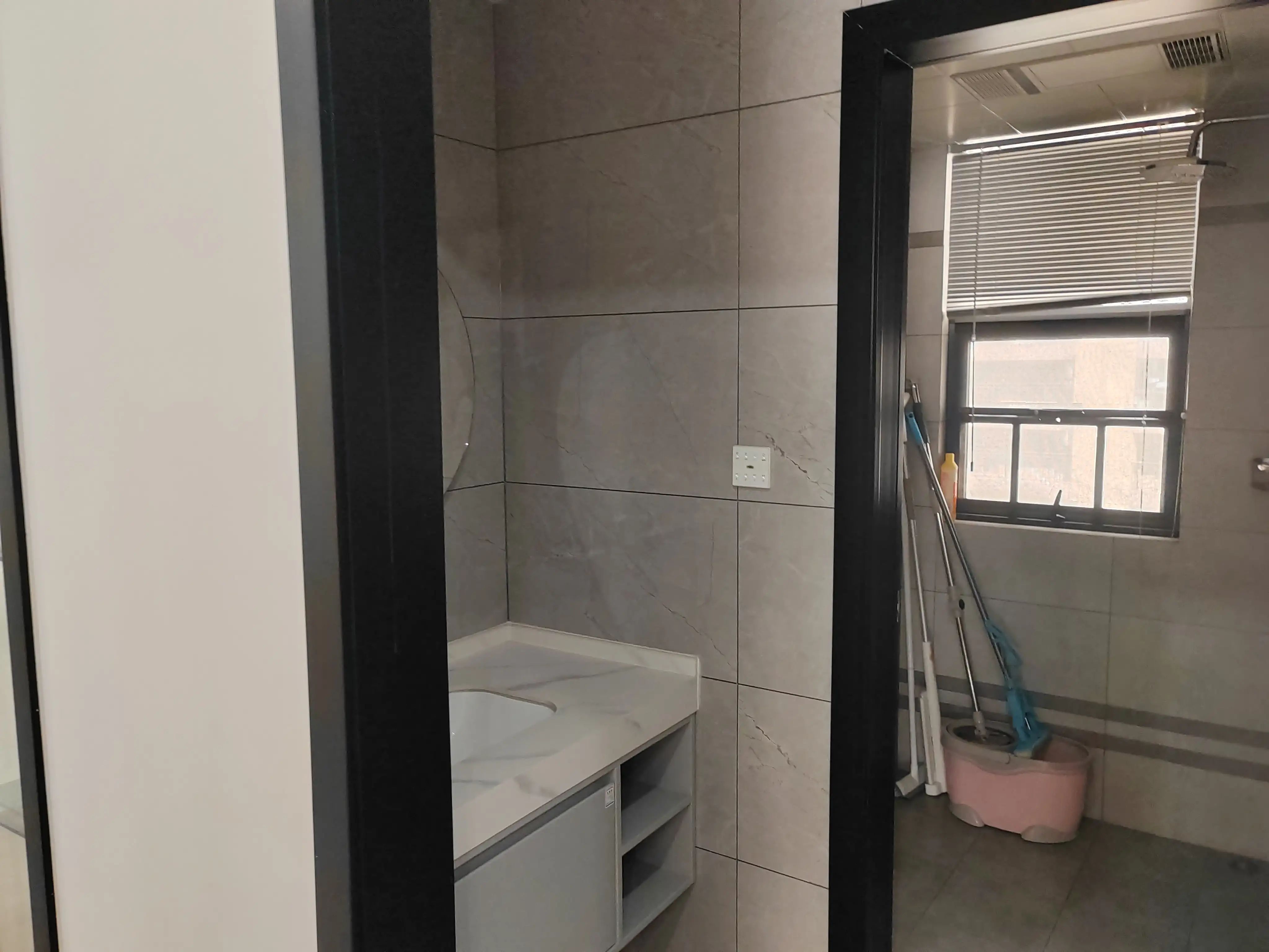 吾悦广场旁，元泰未来城C区。精装电梯4房2厅2卫，业主自装一天未住，好楼层