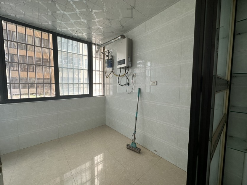 翰林公馆3室2厅1卫精装修家具家电全配1600元优价出租