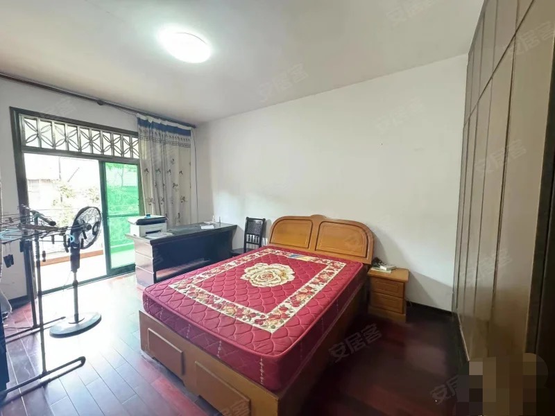 156，业主急售！武商旁，青青家园，步梯二楼。精装三房、，老证