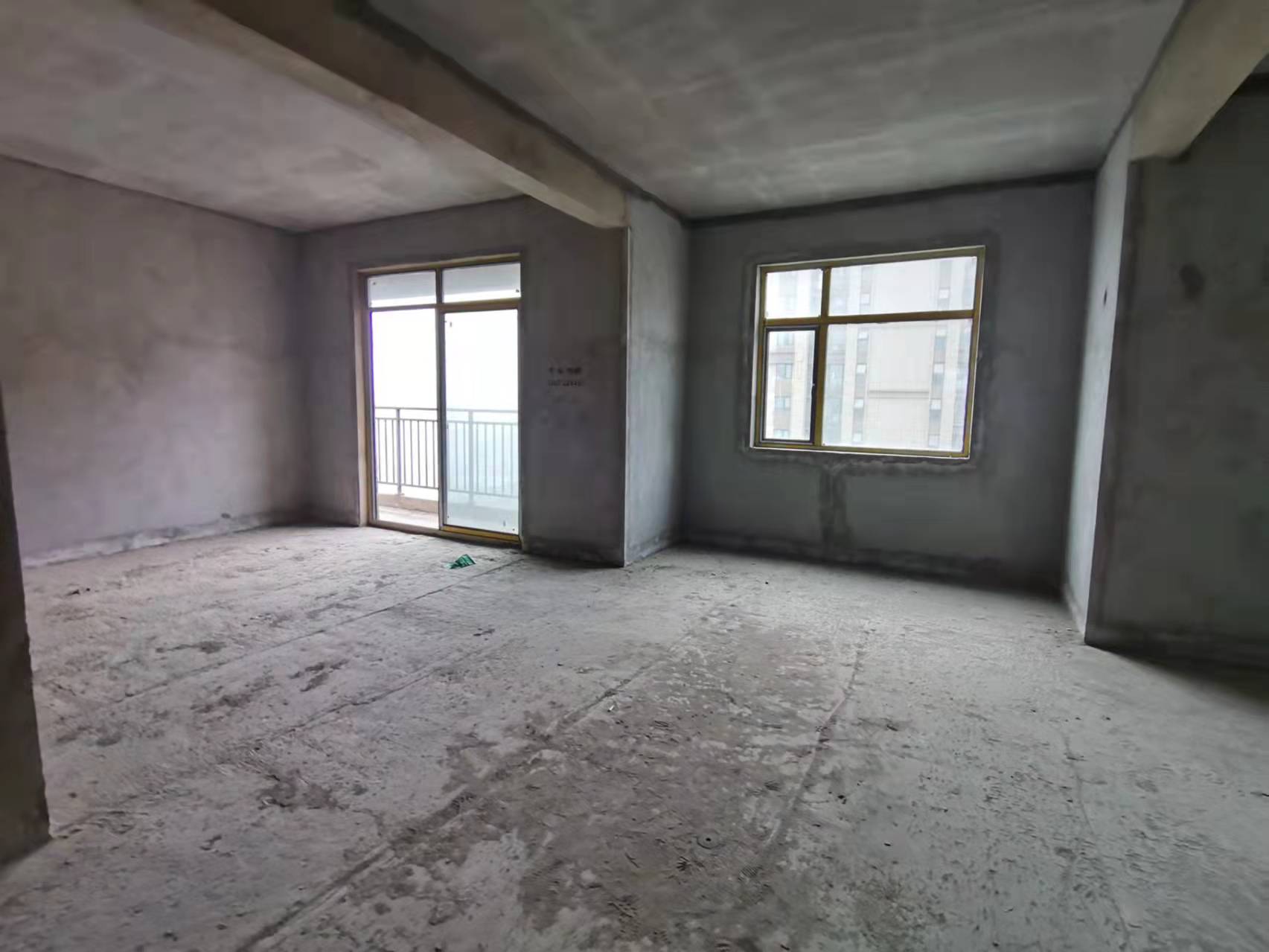 元泰未来城毛坯大平层湖景房超大阳台看房方便