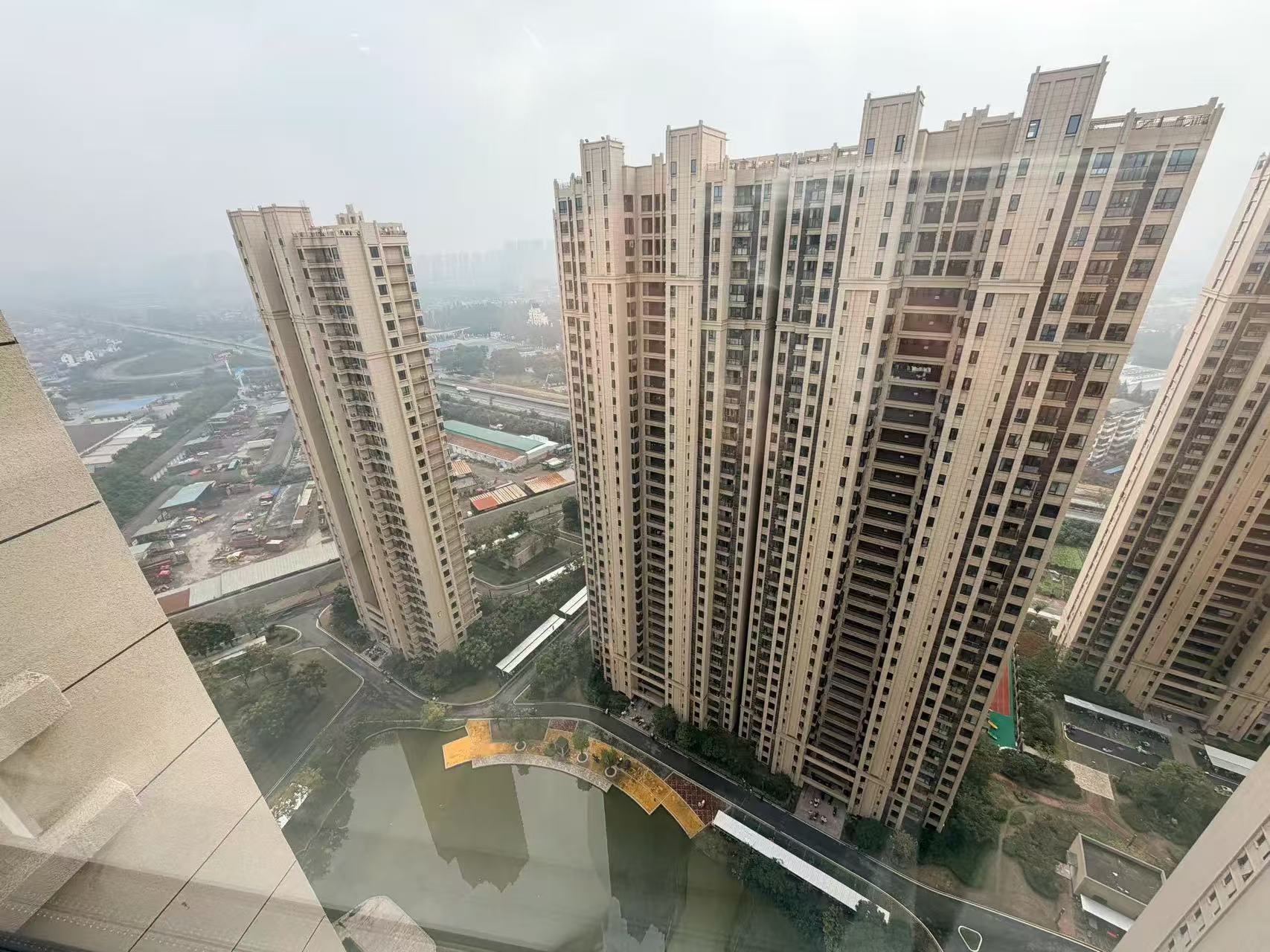 城南，御湖世家，湖景房，电梯好楼层，单价5600多，送车位证满二