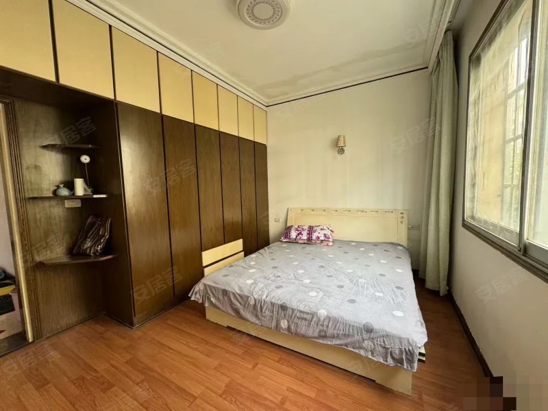 184，德政园香榭里，步梯2楼，采光户型好，送4个平方车库，精装三房