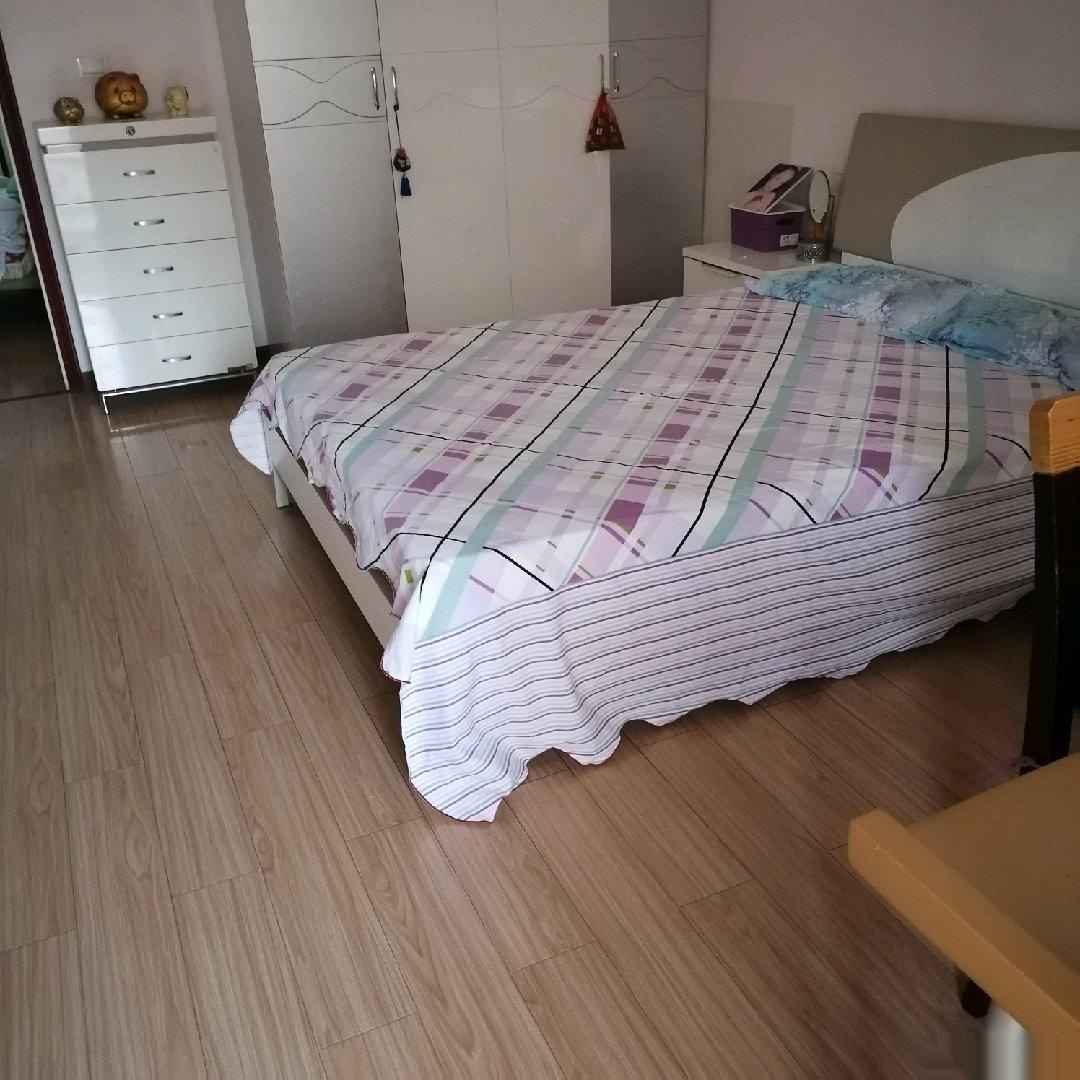 复州花园步梯两房，实验二小 房，直接拎包入住