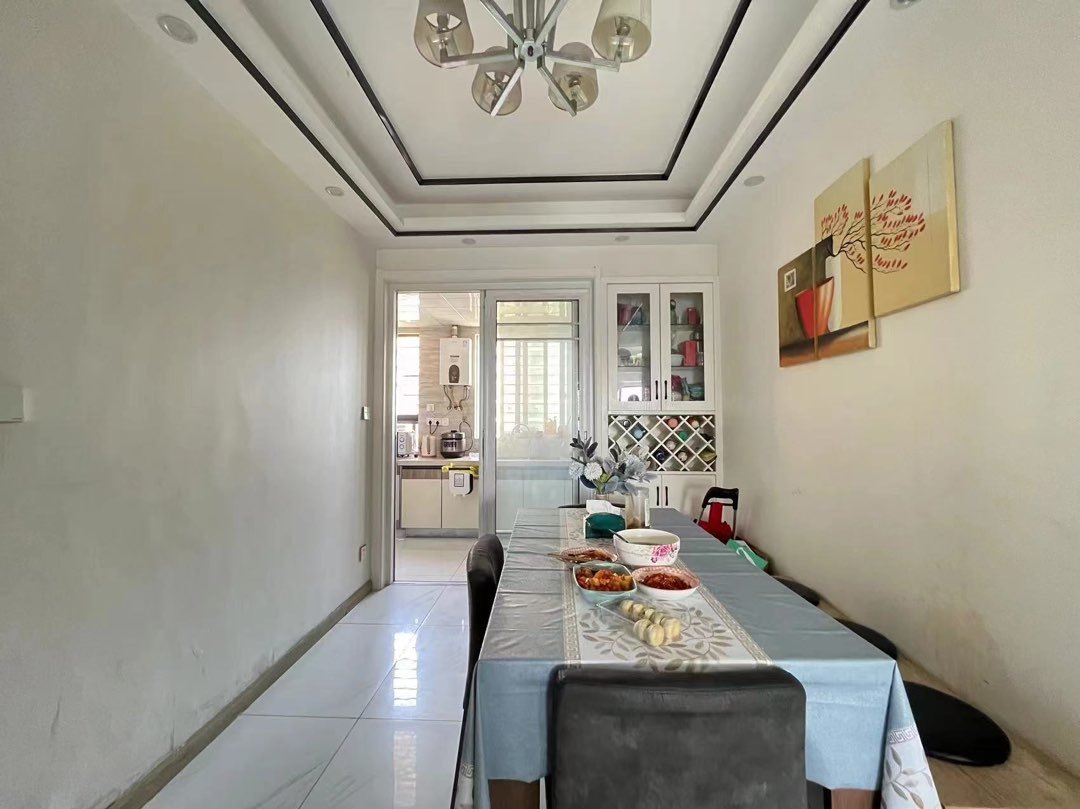 亏本出售，城东，东城国际，电梯好楼层，精装三房两卫，证满二