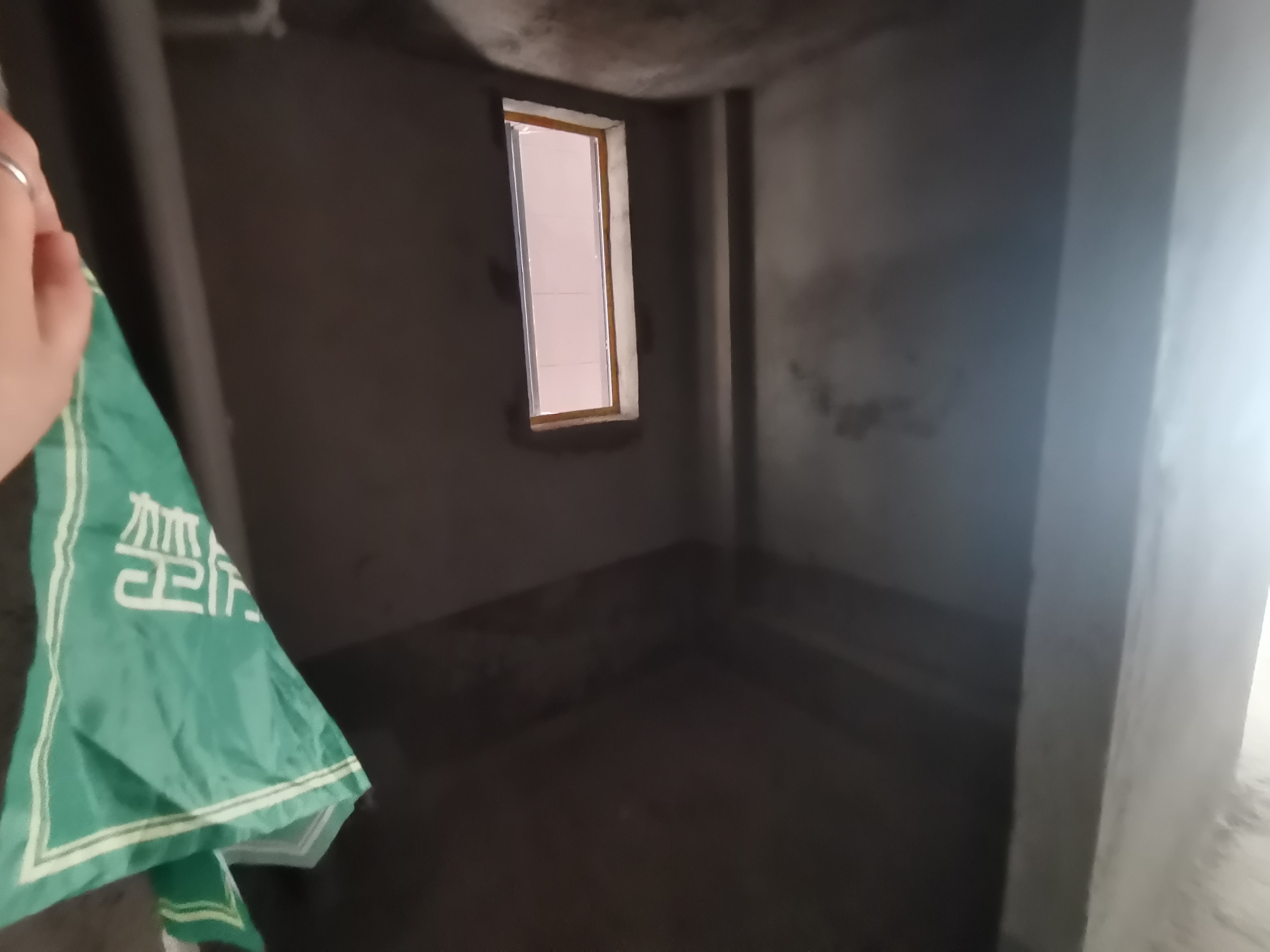 蓝天新城毛坯三房户型方正看房方便房东诚意出售