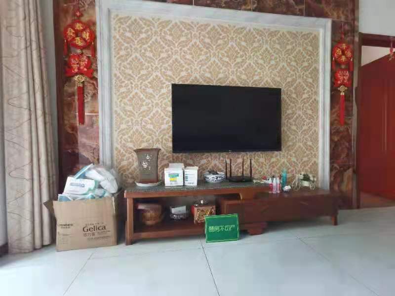 新三中对面 元泰未来城 精装修2房 9层新 可以贷款 看房方便