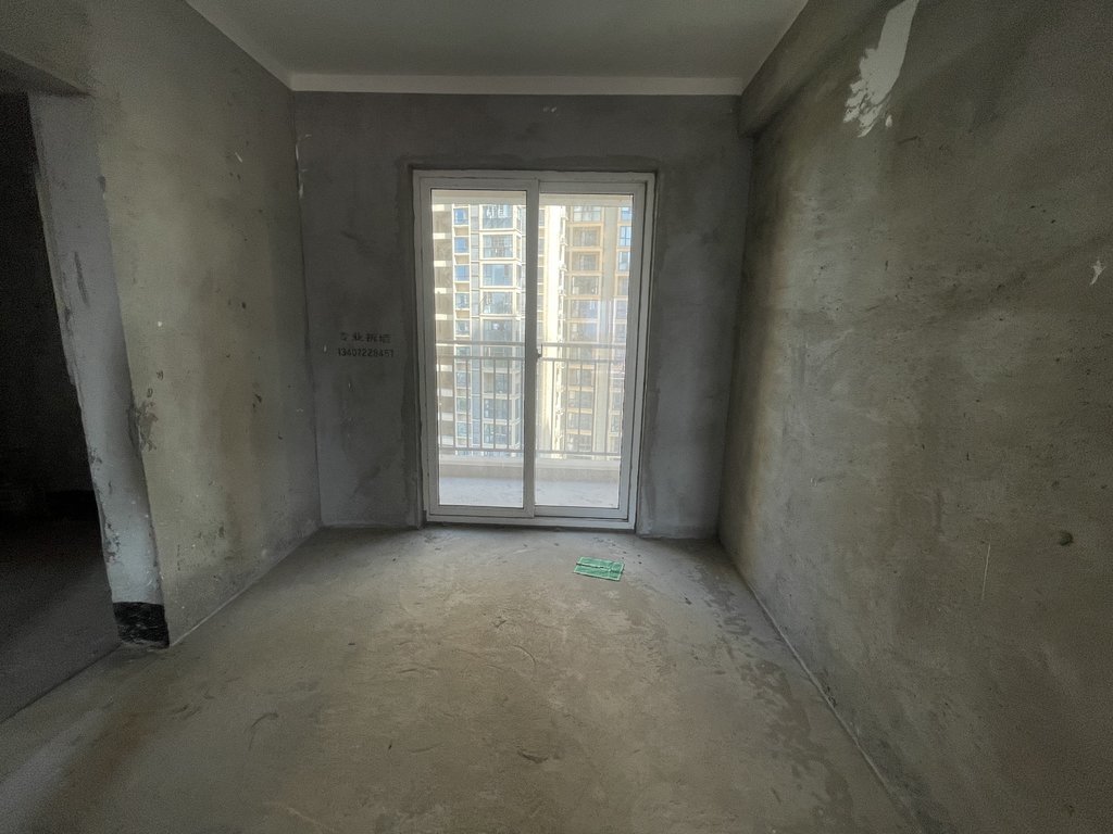 紫润尚城    中间楼层南北通透前后无遮挡看房方便可贷款