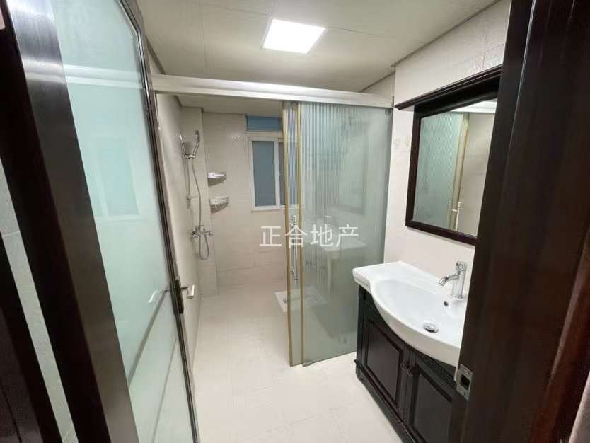 新妇幼对面，世纪雅园，精装三房，满五，优质好房，家具家电齐全