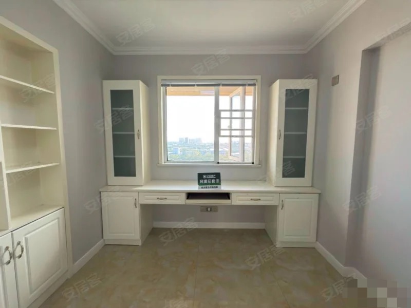 城西，满庭春，边户，南北通透，精装三房，中间好楼层，老证