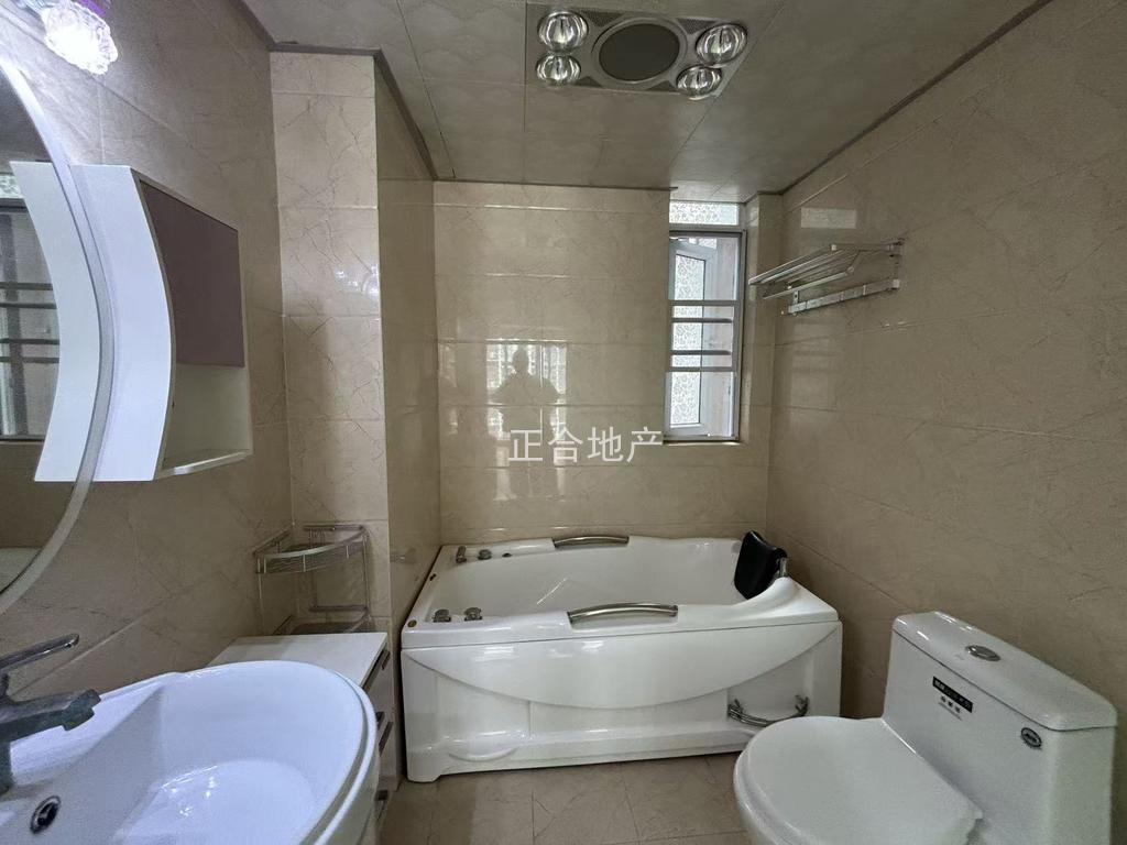 捡漏，电梯小高层，单价3900，老证，精装三房二卫，业主诚心出售