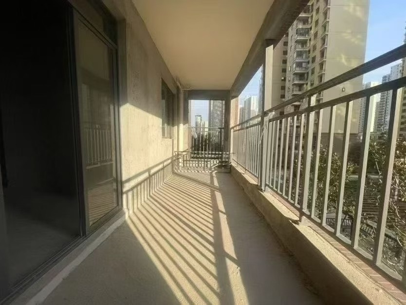 捡漏，新城名都，单价5300，毛坯三房，大阳台，亏本出售