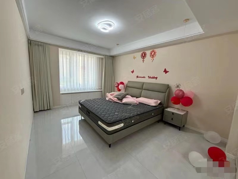 诚心出售，满庭春，全新装修，边户，一天未住，拎包即住！南北通透