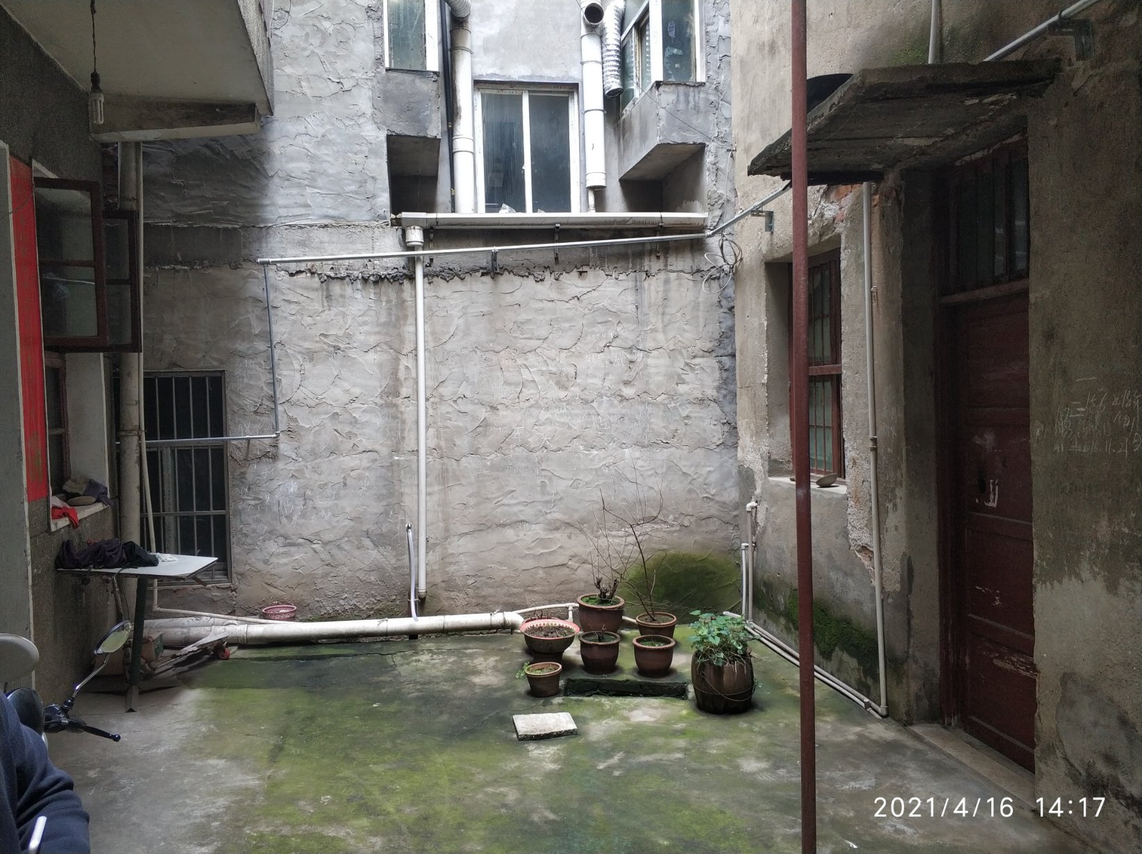 新生街 东区校门口私房自住出租生活方便