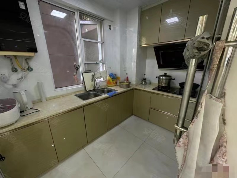 房东亏本出，捡漏房！​元泰未‮，城来‬精装‮房三‬两厅两卫，单价4500，满二。