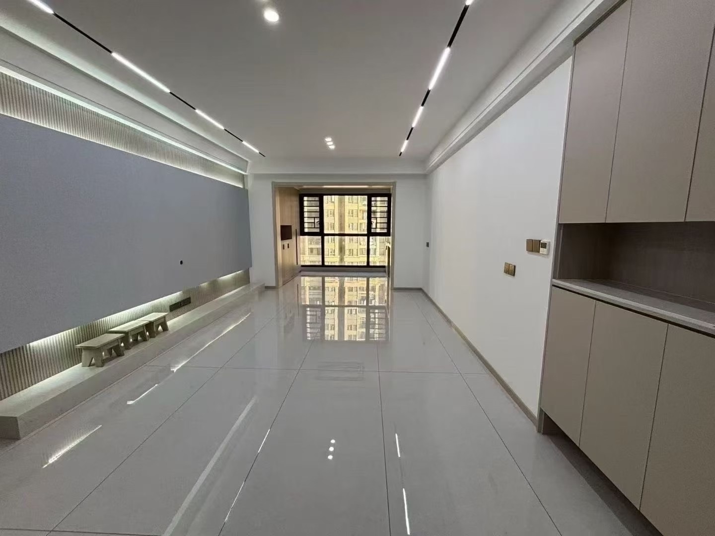 城南次新小区，森林国际翡冷翠。装修新，东边户，电梯20楼，南北通透