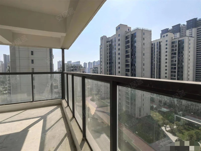 城南，蓝天花园，小高层，纯边户，好楼层12楼，带拐角大阳台，单价只要6400，一梯一户