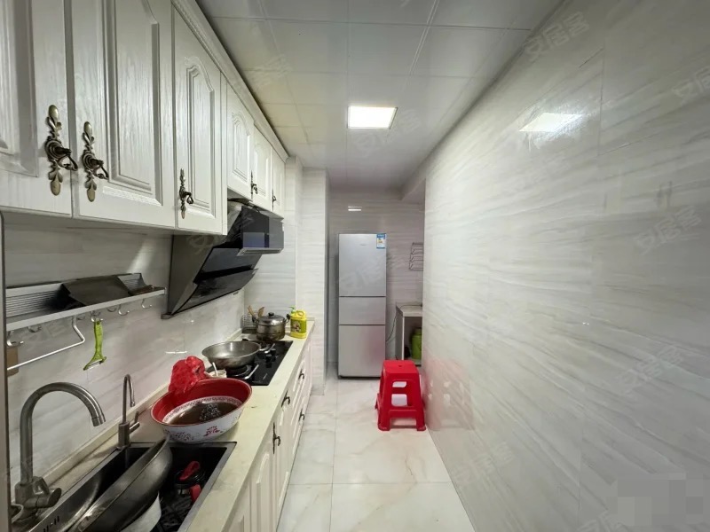 324，亏本出售，城南，元泰未来城，精装三房，9成新，中间楼层，证满二