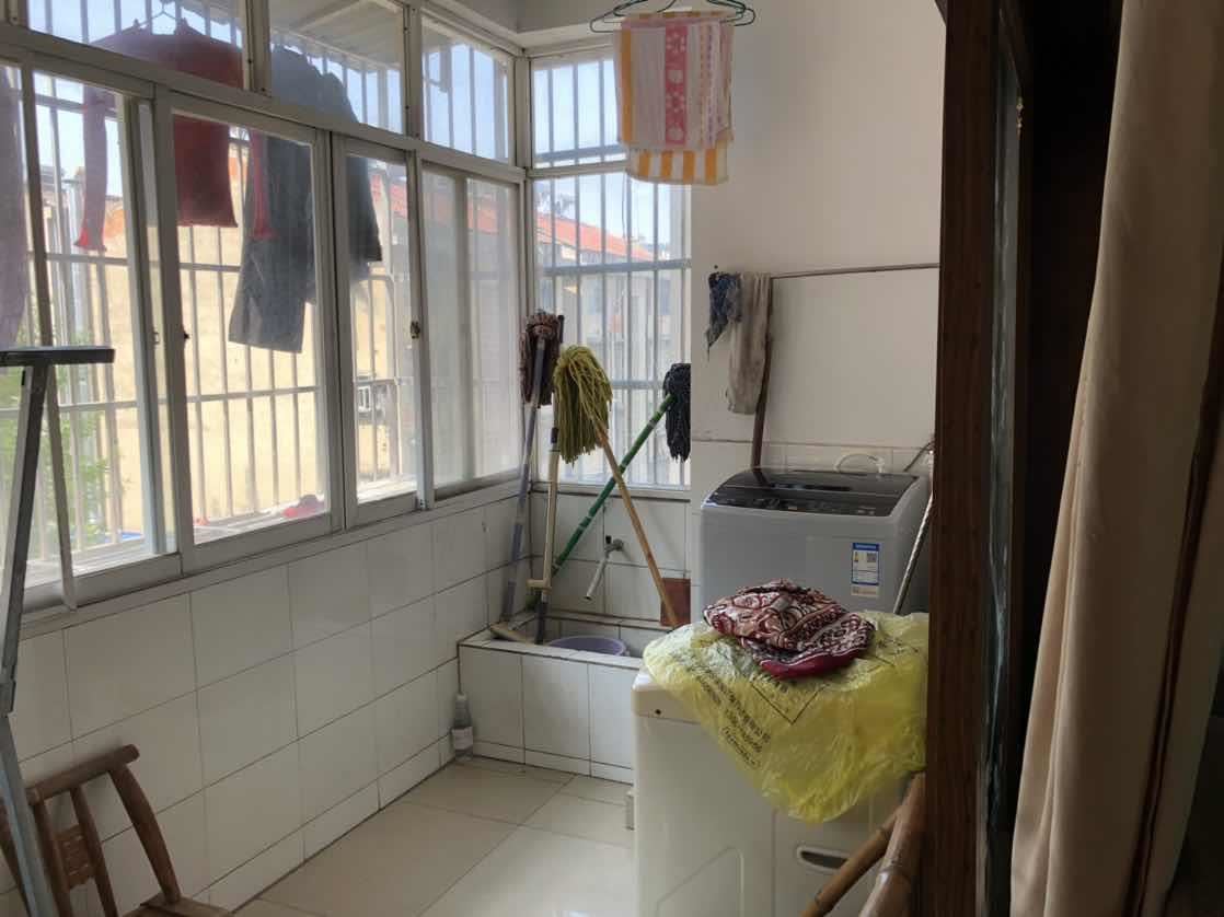 德政园枫丹苑，步梯好楼层，仙桃 就在旁边，精装3房拎包入住