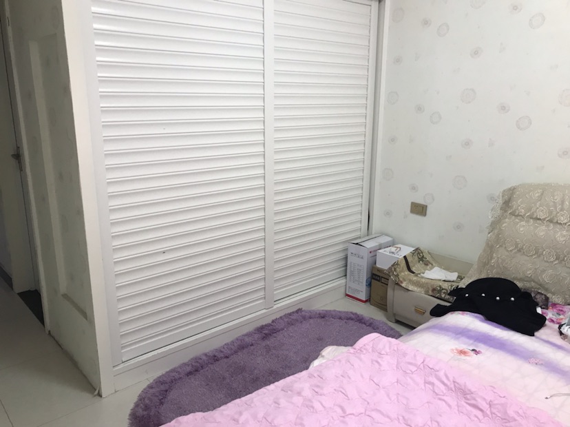 中央华府精装电梯小高层，三室两厅两卫，证满二，家电齐全