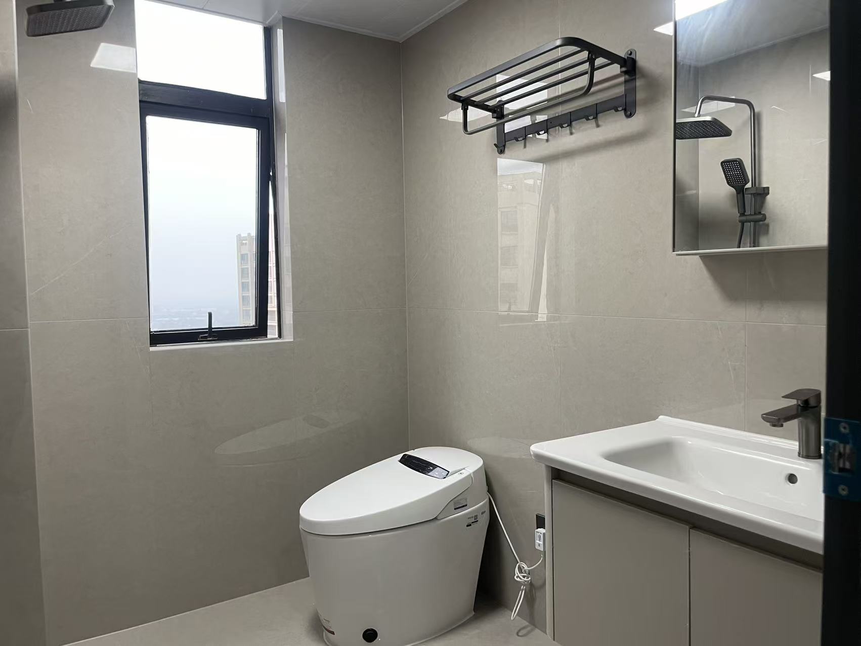 御湖世家3室2厅2卫全新精装修家具家电全配拎包即住！居家的理想选择!