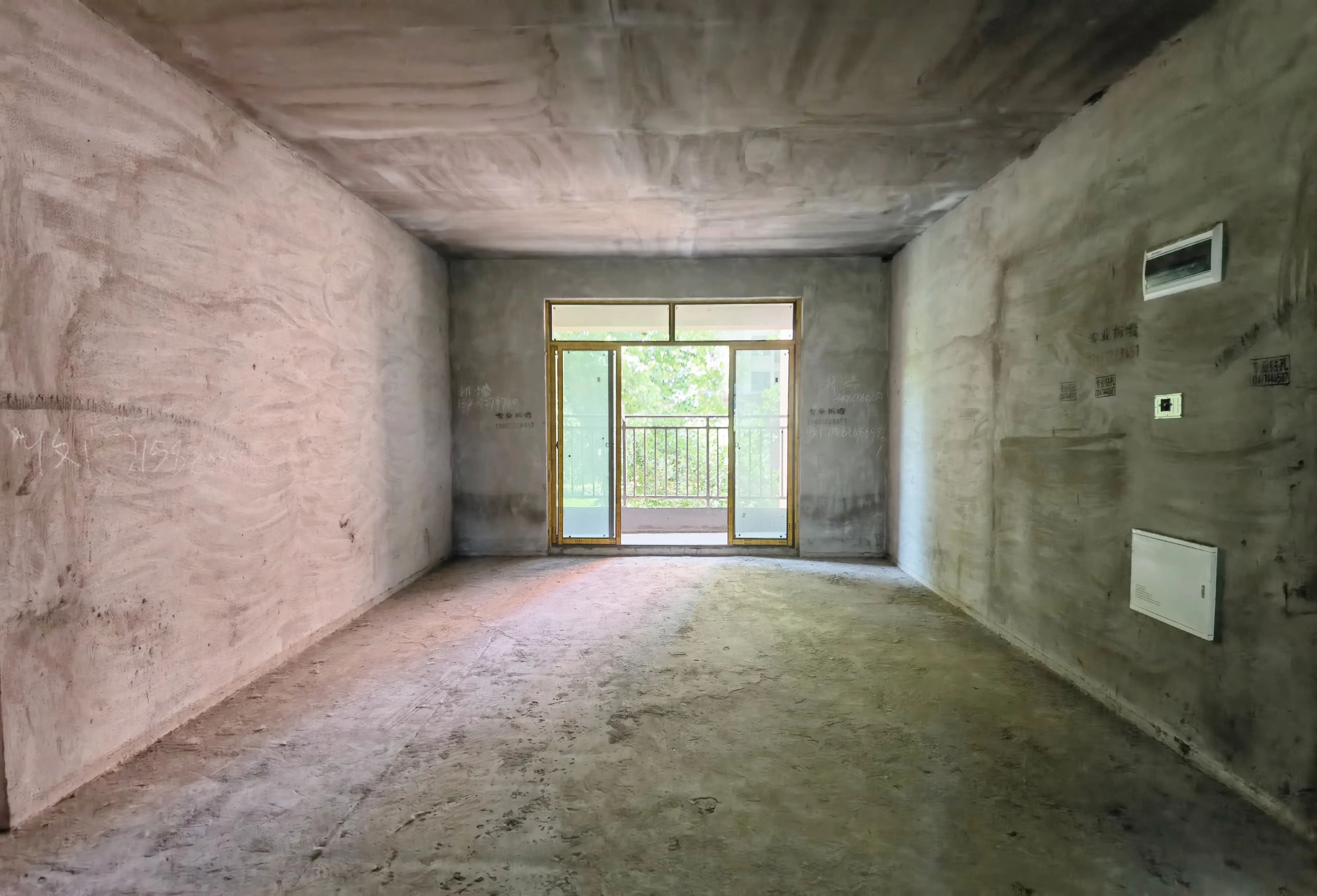 城南人车分流小区，楼wang平层，单价只要4千多，亏的血炸哒！懂的来