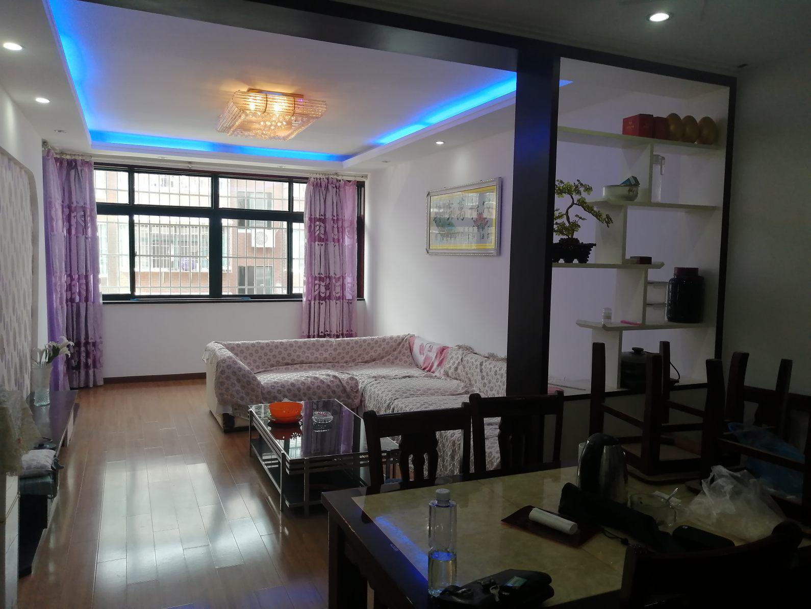 金色港湾精装修113平 三室两厅两卫 送车库62万