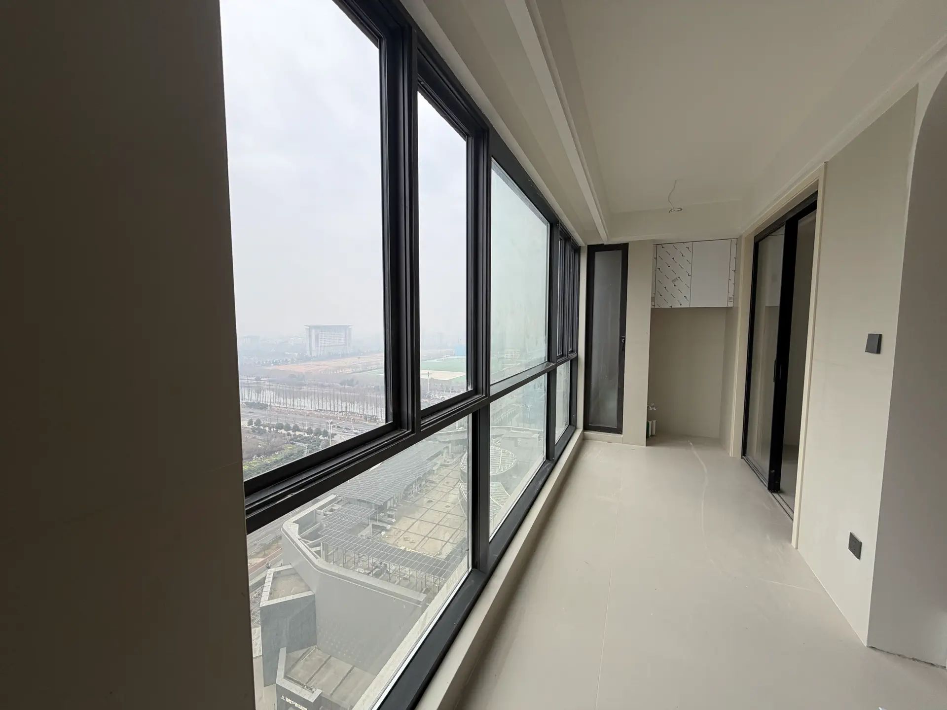 诚心出售，吾悦华府，精装三房，好楼层，一个车位，南北通透