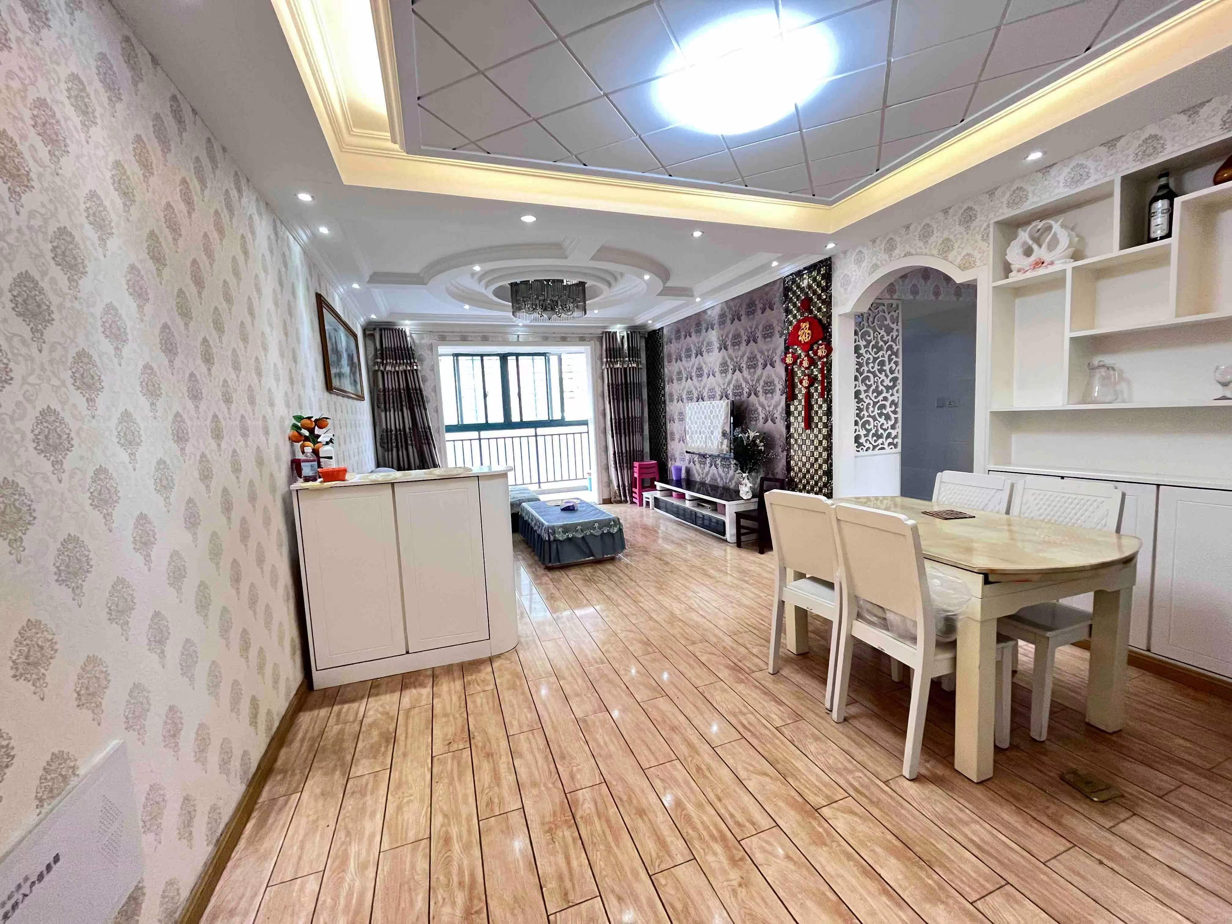 新城一号.精装三房.下楼就是薛晓.证件满二.看房方便