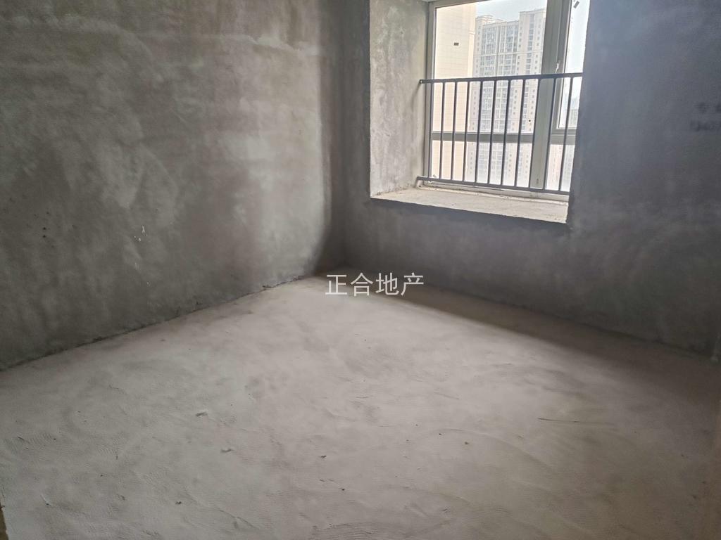 急售，森林国际城，电梯好楼层，满两年毛坯3室2厅2卫，二中二小