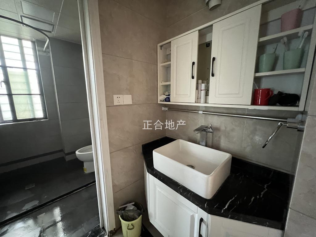 上林仙苑，花园面积300平（全市为一），全屋品牌装修，大金空调，全屋地暖等，满五，送车位