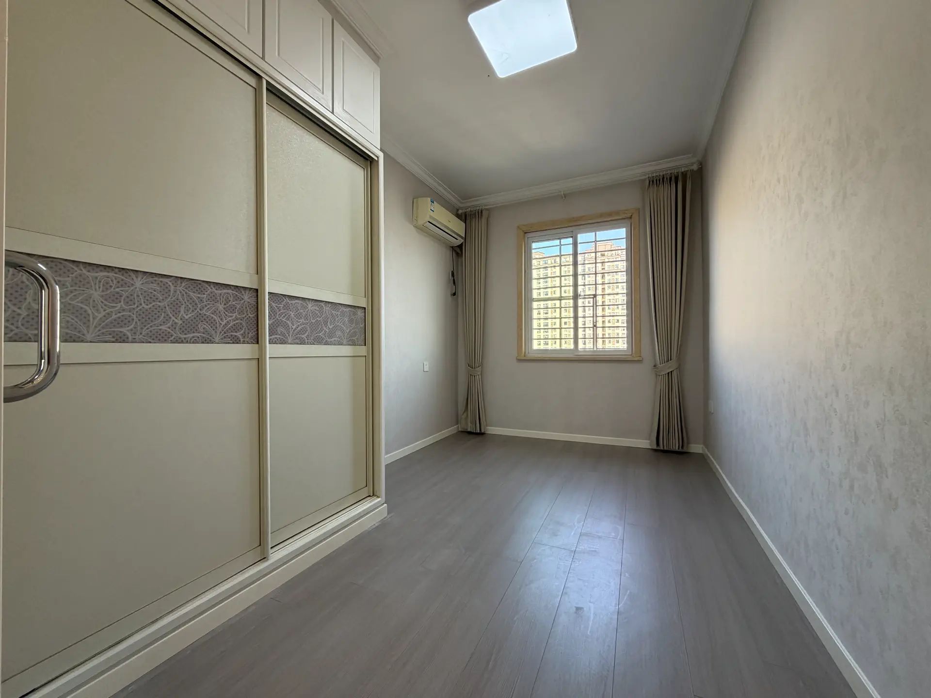 翰林公馆，边户，单价4400，精装三房，双阳台，中间楼层，证满二