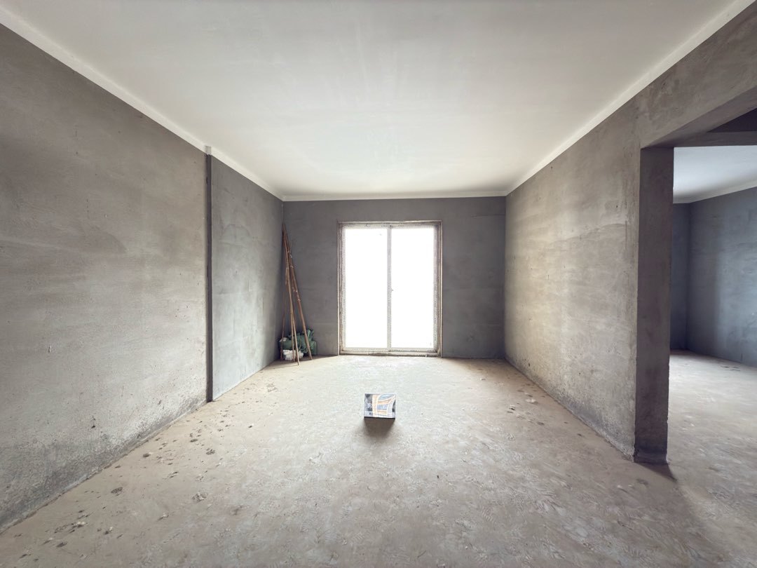 捡漏，城南，森林国际，单价4200，毛坯4房，4期，证满二