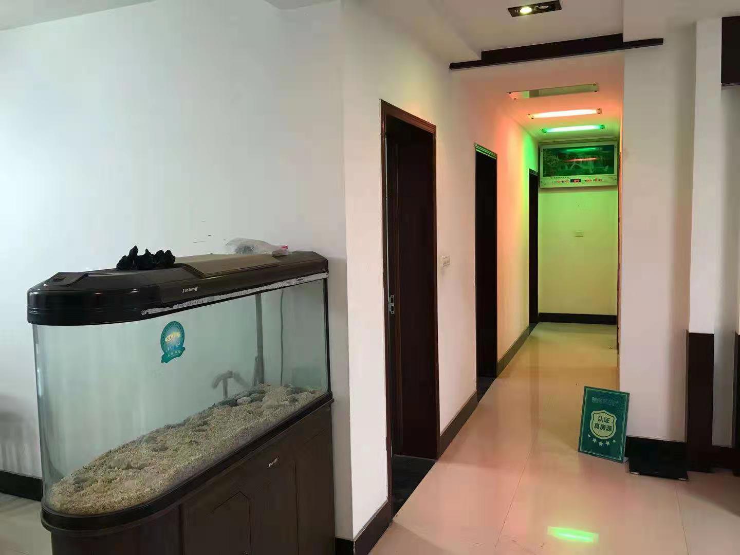 干河路华兴园旁边精装大三房带29多平米的车库生活方便配套齐全方便停车