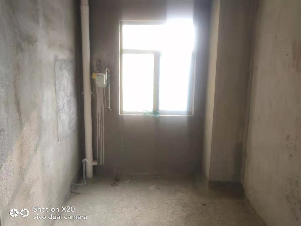 新城一号五期毛坯四房.小高层.南北通透.看房方便