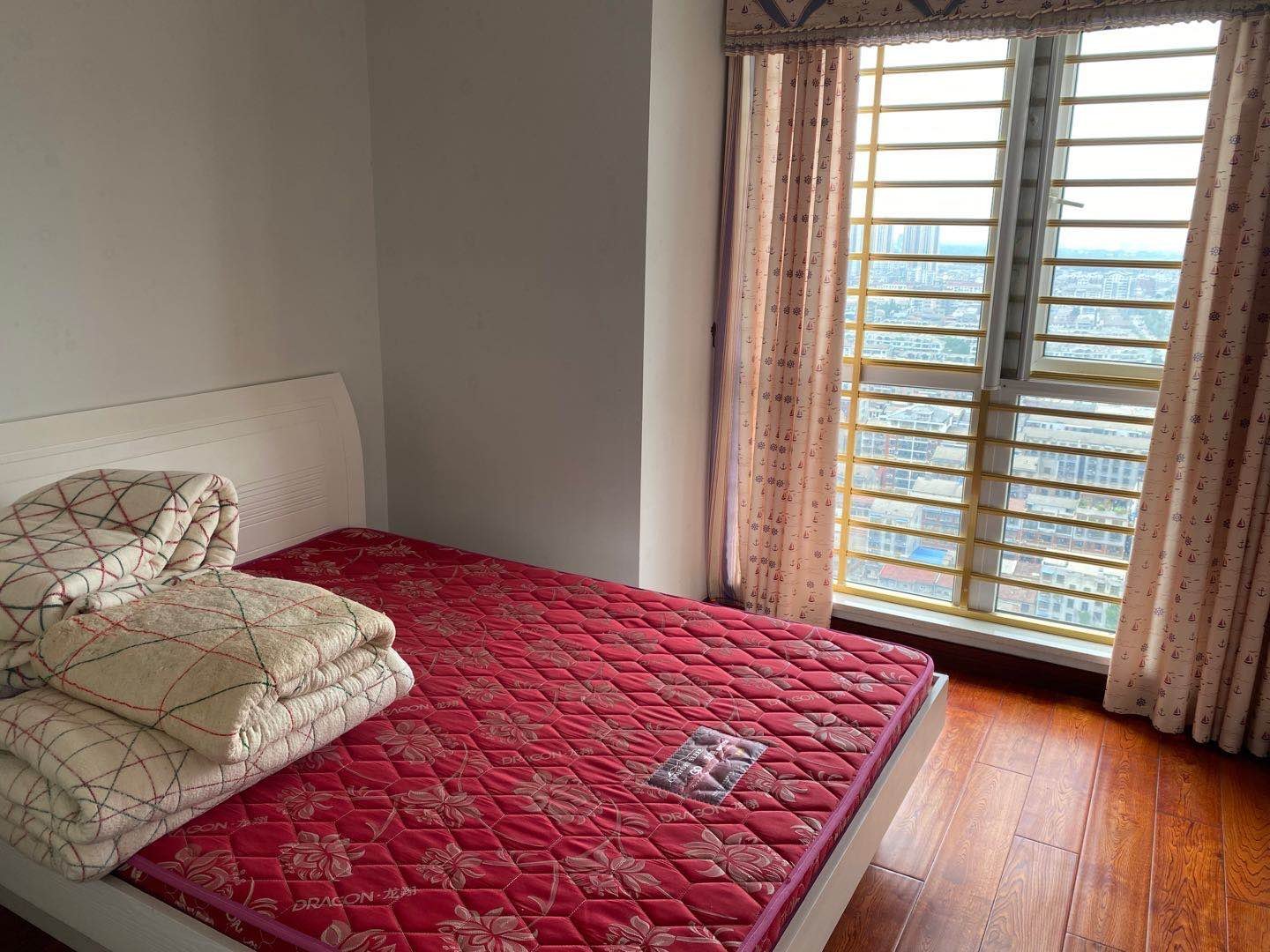 复星城精装三房，电梯好楼层，业主诚意出售