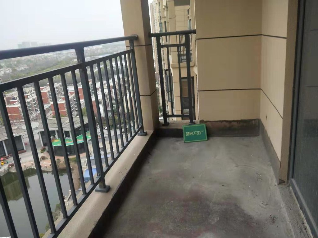 森林国际 毛坯三房湖景房南北双阳台看房方便