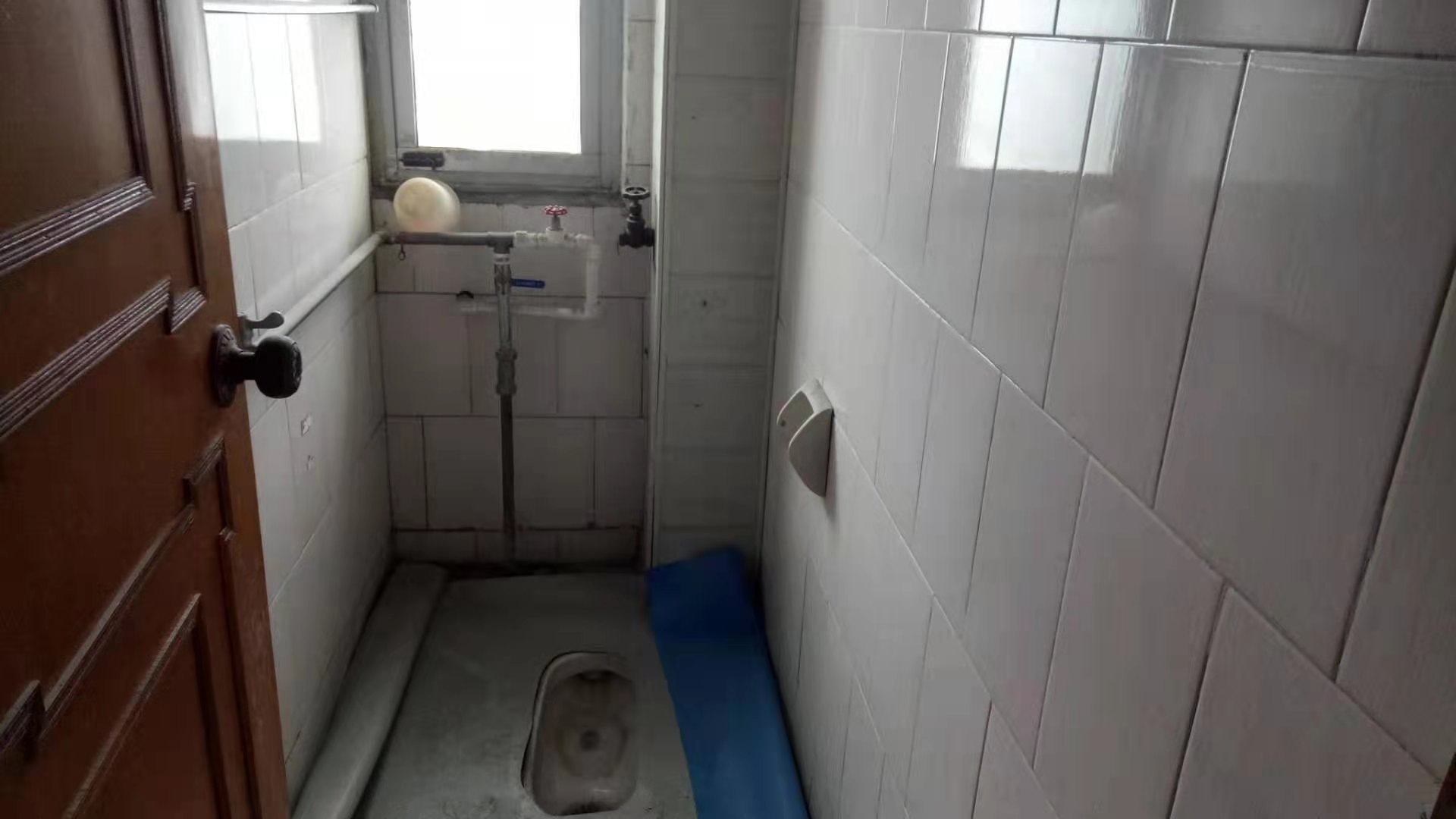 急卖！卫生小区中医院后体育广场武商近在 步梯好楼层三房朝南