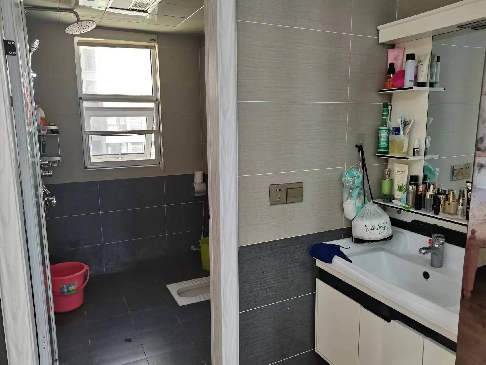 公园世家.精装三房两卫.中间楼层..证件满二.看房约