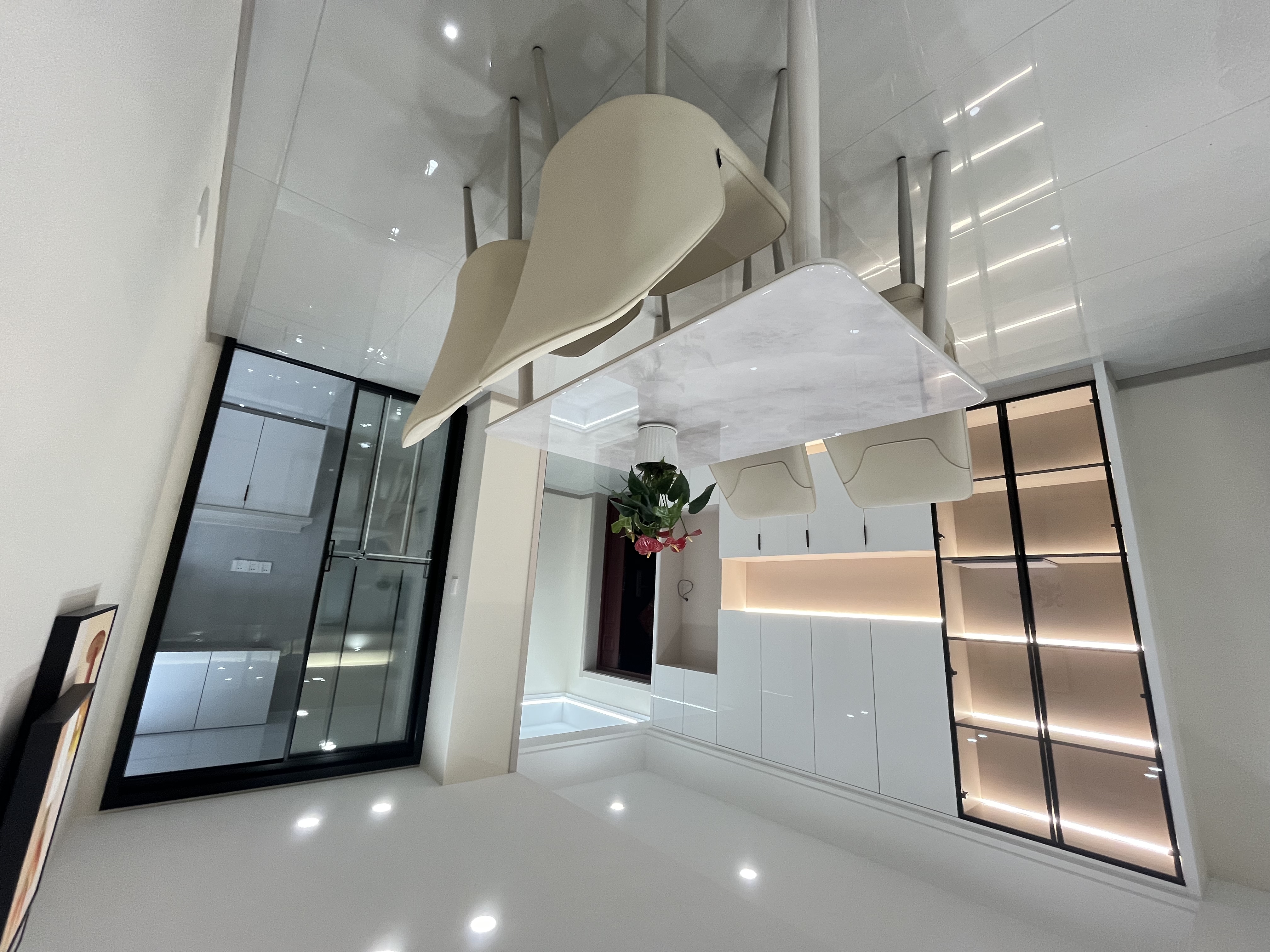 仙桃‮城商‬旁，全新装修3房​，三中，实验‮学小‬队口​，电梯11楼，手付1W带走