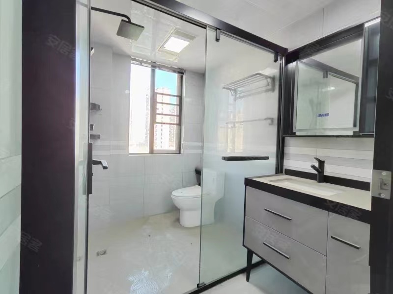 110，急售，荣怀，电梯小高层边户，精装三房，业主一天未住，价格可谈，证满二