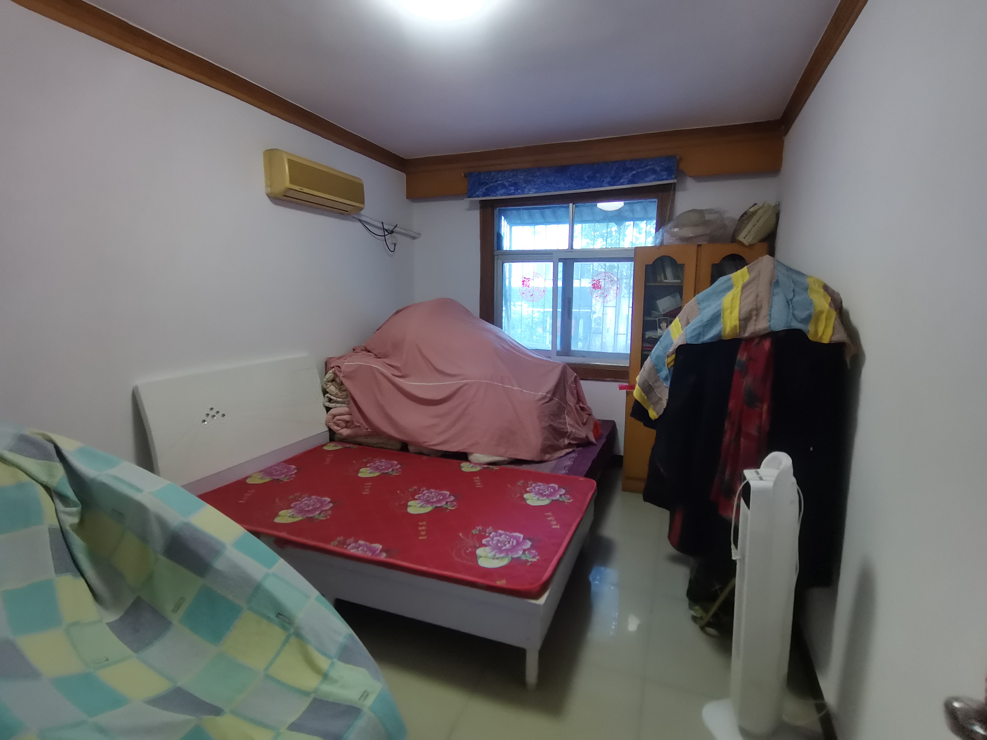 商城旁一招宿舍.出门就是學笑.证件在手满二.看房方便