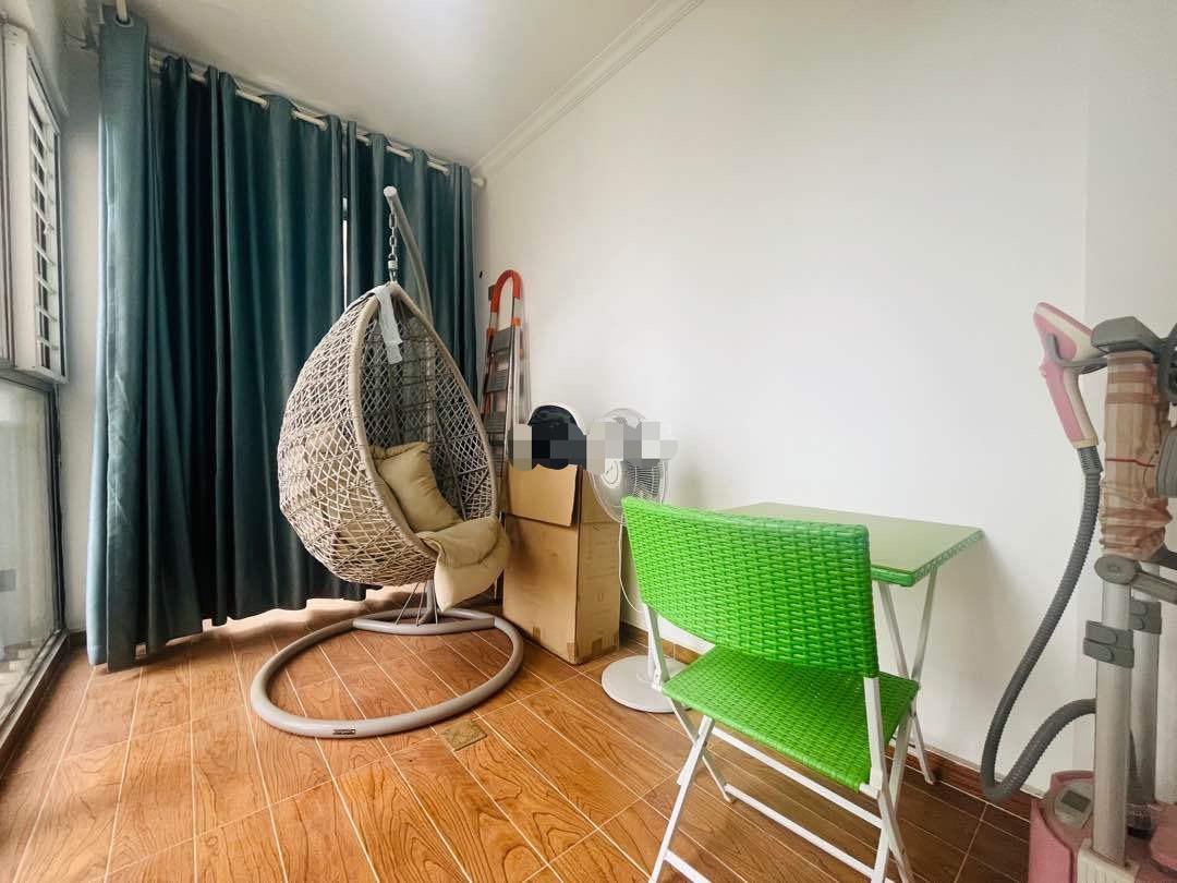 业主亏本出，城南沔阳。新三中旁，南北通透，双阳台，精装四房，证满二