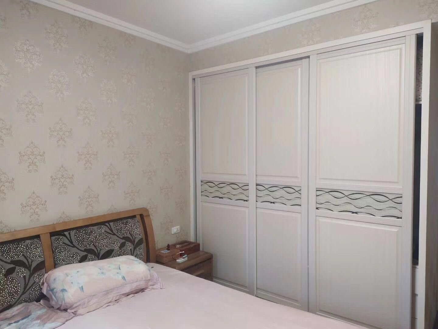 城南金城花园精装修三房，满五 