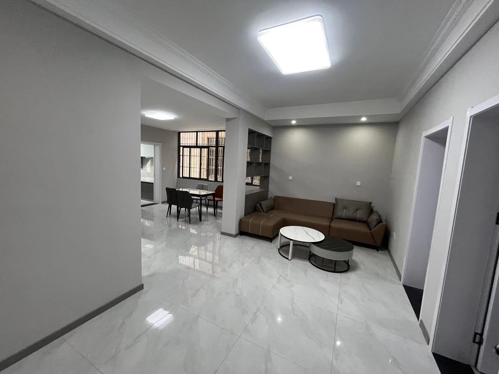 法苑宿舍 商城旁 实验晓穴  老三中 全新装修 超大院子 一天未住 看房方便