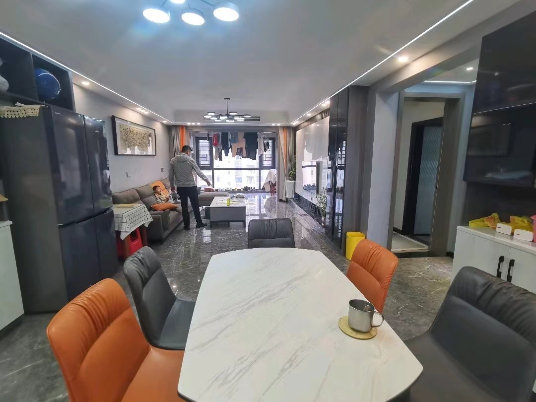 御湖世家精装三房中间楼层送车位看房约