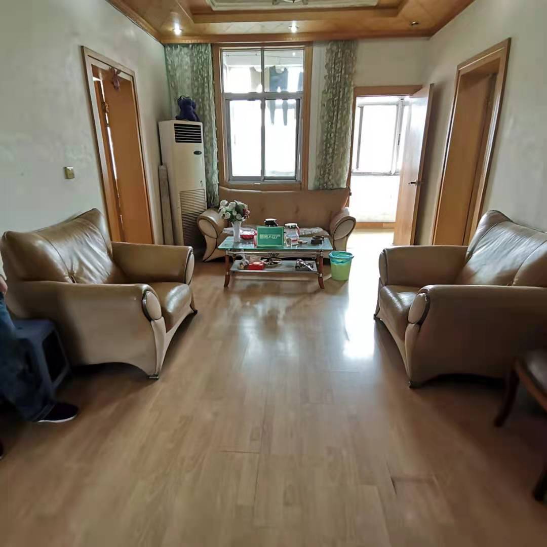 车站旁边财政局宿舍小区好停车非常方便！