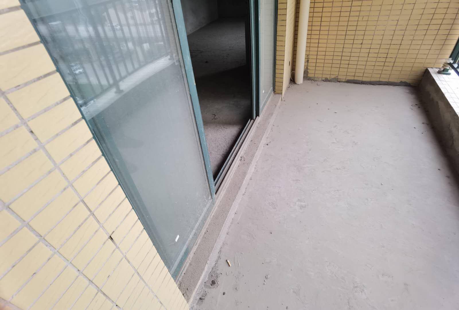 新城壹号毛坯大三房双阳台证满两年有钥匙看房